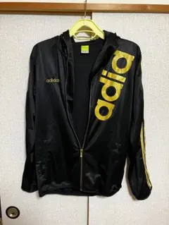 メンズadidas パーカー 黒 ゴールド