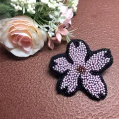 ビーズ刺繍のブローチ(桜)