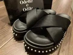 Odette e Odile 黒 サテン クロスストラップ サンダル パール付き