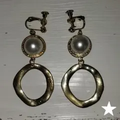 パール付き穴あきモチーフのゴールドイヤリング ビンテージ 金色 昭和レトロ