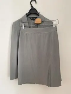 INDIVI グレー ストライプ スカートスーツ