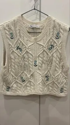 ZARA アイボリー ケーブル編み ニットベスト