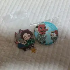 鬼滅の刃　ストラップキーホルダーと缶バッチセット