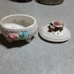 陶器製花装飾小物入れ