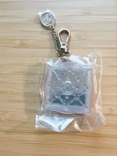 ジルスチュアート　ガチャガチャ　コンパクト