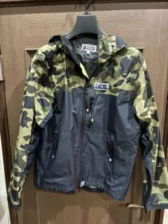 美品A Bathing Ape 迷彩 マウンテンパーカー Lのサムネイル