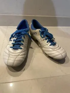 asics サッカーシューズ ホワイト/ブルー