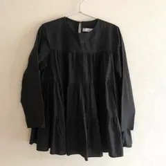 mite ブラック ティアード長袖シャツ