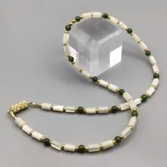 煌めく白蝶貝と翡翠のハーモニー ネックレス