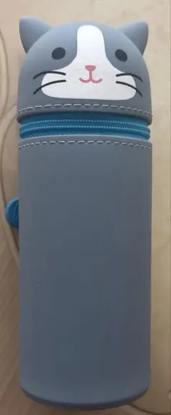 【 未使用 】猫型ペンケース スタンド型にも シリコン素材 猫好きさんに