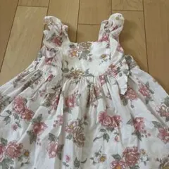 花柄フリル付きワンピース　白　ドレス