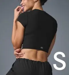 新品タグ付き alo yoga アローヨガ ショートスリーブTシャツ ブラックS 新品タグ付き alo yoga アローヨガ ショートスリーブTシャツ
