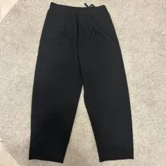 黒 プリーツ スラックス