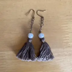 タッセル ピアス ブラウン系