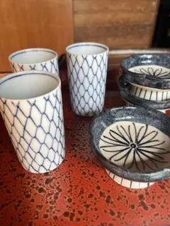 網目模様の湯飲み３個、小鉢3個