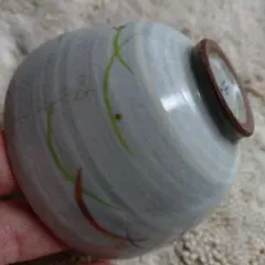 灰色の茶碗 緑とオレンジの装飾10個