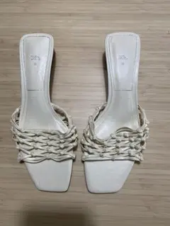 ZARA レディース　靴　パンプス　白