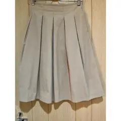 ユニクロ　ベージュ フレアスカート ひざ丈