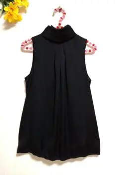 ハイネックノースリーブ