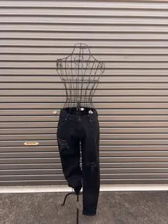 ブラックスキニーデニム ダメージ加工