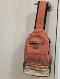 オレンジ ボディバッグ