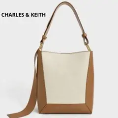 CHARLES & KEITH キャンバススタッズ バケツバッグ アイボリー