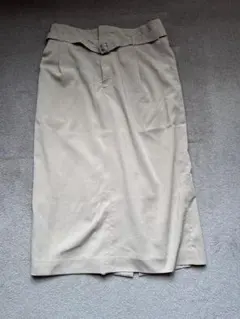 アンタイトル　タイトスカートのサムネイル