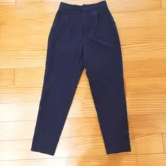 【GU】ダークグリーン センタープレス パンツ