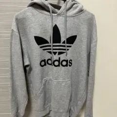 adidas パーカー　グレー