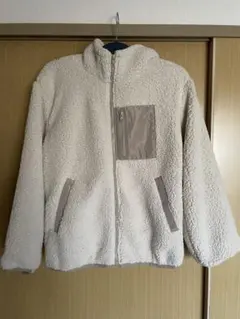 フリースジャケット・ボアジャケット　クリーム色　フード付き