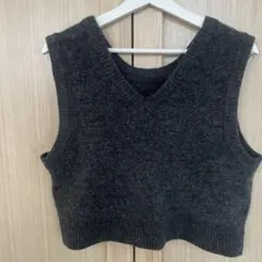 ダークグレー Vネック ニットベスト クロップド丈