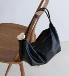 A part byハートモチーフバッグ黒アパートバイショルダーシンプルのサムネイル