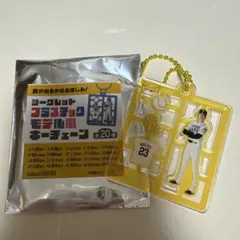 ソフトバンクホークスシークレットプラスチックモデル風キーチェーン　周東選手のサムネイル