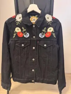 Levi's 花柄刺繍 ブラックデニムジャケットのサムネイル