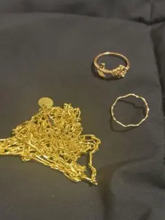 く*み様 ゴールドチェーンネックレス　リング2個