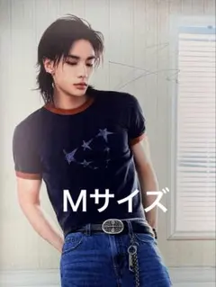 【Mサイズ】星柄 GUESS Tシャツ Stray kids ヒョンジン 韓国 GUESS ゲス 半袖Tシャツ スタープリント ヒョンジン着用 hyunjin