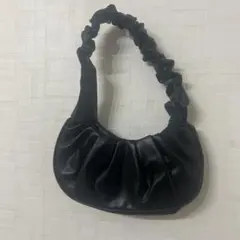 ブラック　黒　ハンドバック