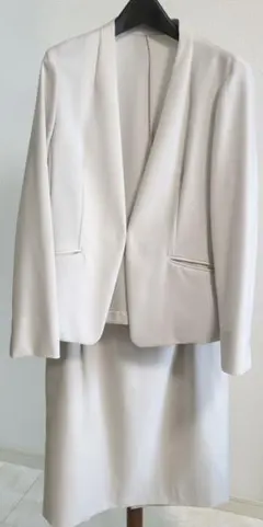 GREEN LABEL RELAXING ライトグレー　スカートスーツ　44号