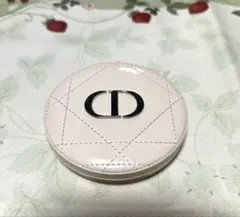 Dior スキンフォーエヴァークチュールルミナイザー　02 PINK GLOW