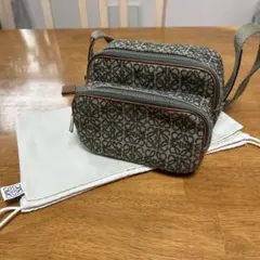 メルカリ鑑定済み！！！LOEWE カメラバッグ ブラック - メルカリ