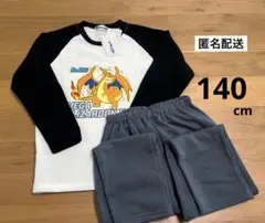 新品　140cm　ポケモン　リザードン　長袖　パジャマ　上下セット　タグ付きのサムネイル