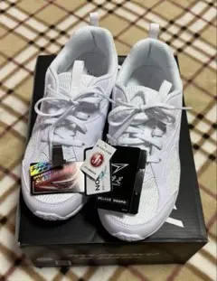 【新品・未使用品】瞬足 軽量スニーカー ホワイト　23.5cm