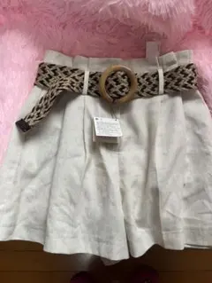 新品 ZARA ベージュ ショートパンツ XS ウエストベルト付き