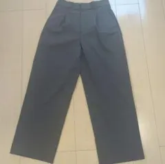 ユニクロ　タックワイドパンツ　グレーのサムネイル