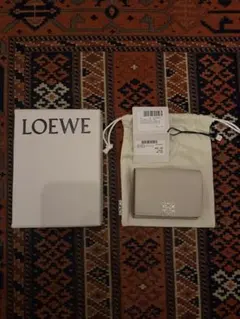 新品未使用LOEWE アナグラム トライフォールド ウォレット 財布 ロエベ 白