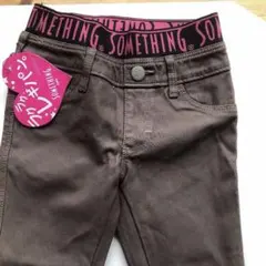 新品SOMETHING デニムパンツ　130ストレッチ