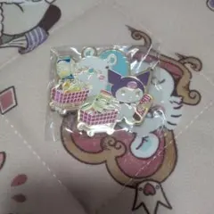 ちいかわ×サンリオ　ピンズコレクション　モモンガとクロミ