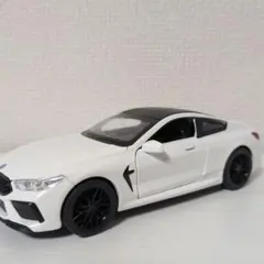 BMW Ｍ8　ミニカー ホワイト ライト点灯　音のサムネイル