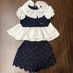 フリル襟のシャツとドット柄ショートパンツセット