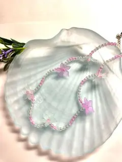 可愛い花モチーフのビーズネックレス　チョーカー